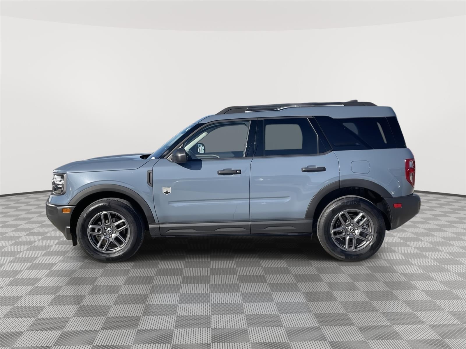 Vehicle photo 2