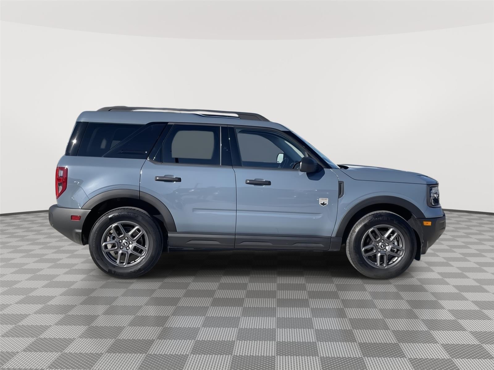 Vehicle photo 6