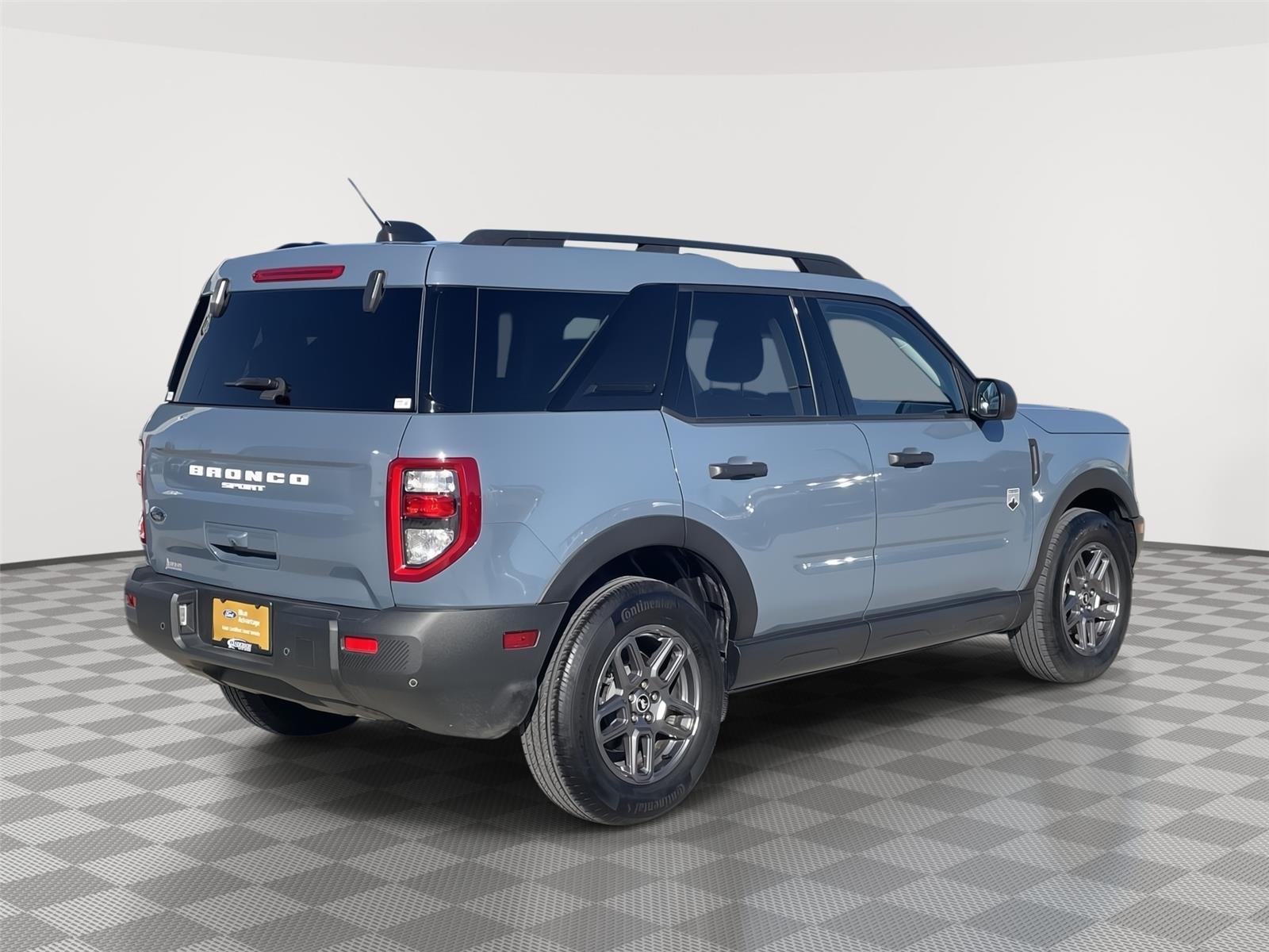 Vehicle photo 7