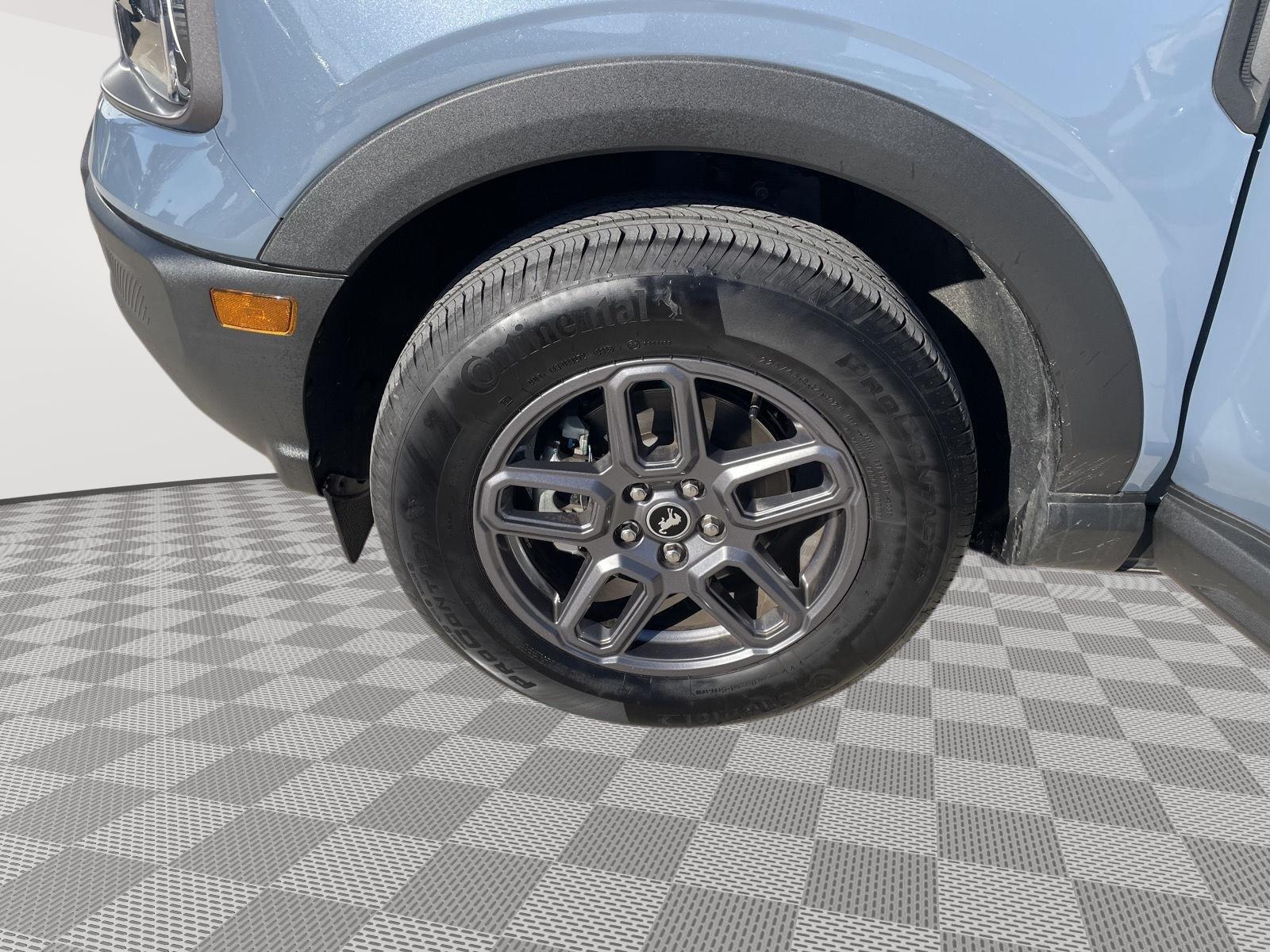 Vehicle photo 10