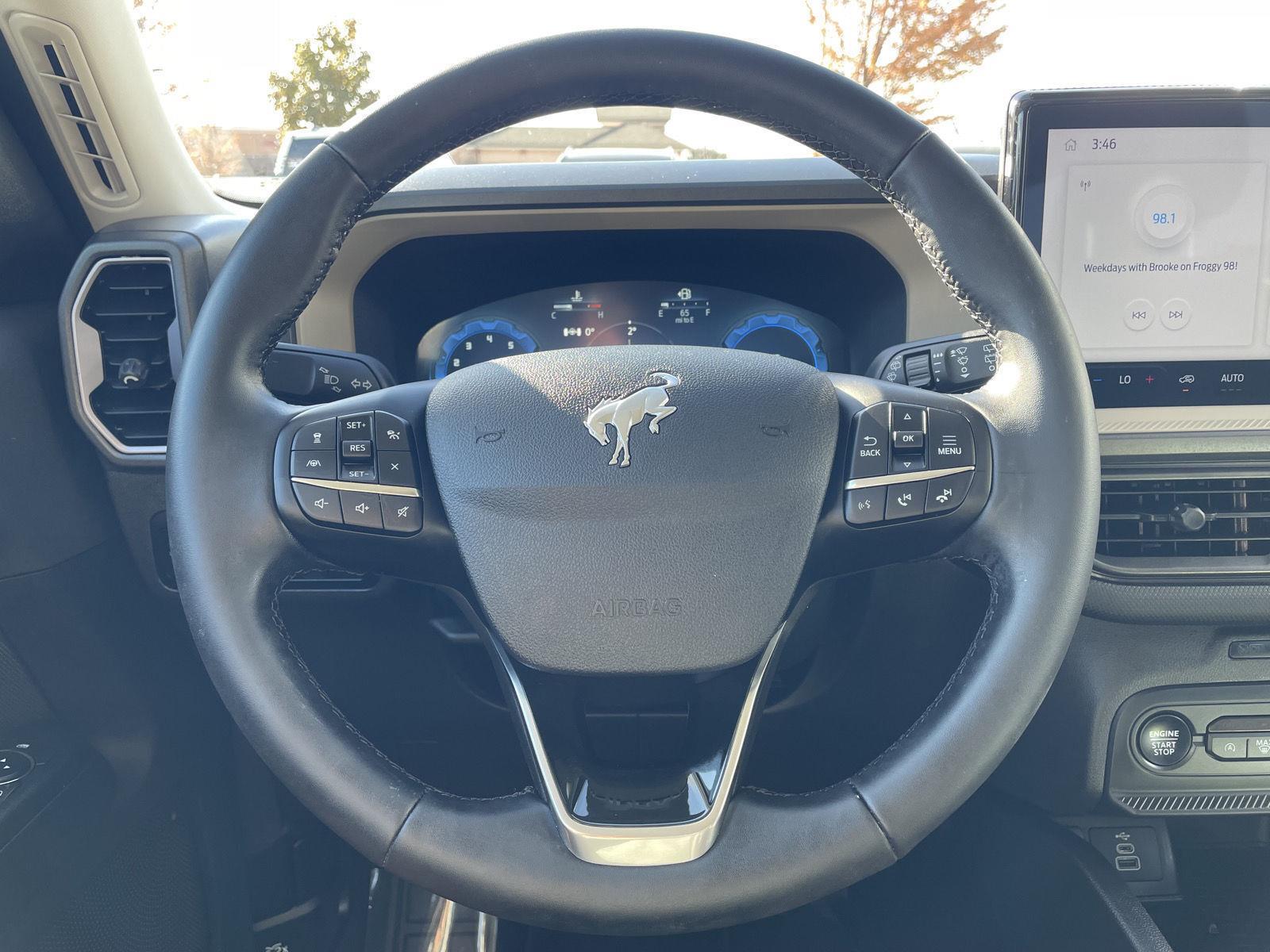Vehicle photo 12