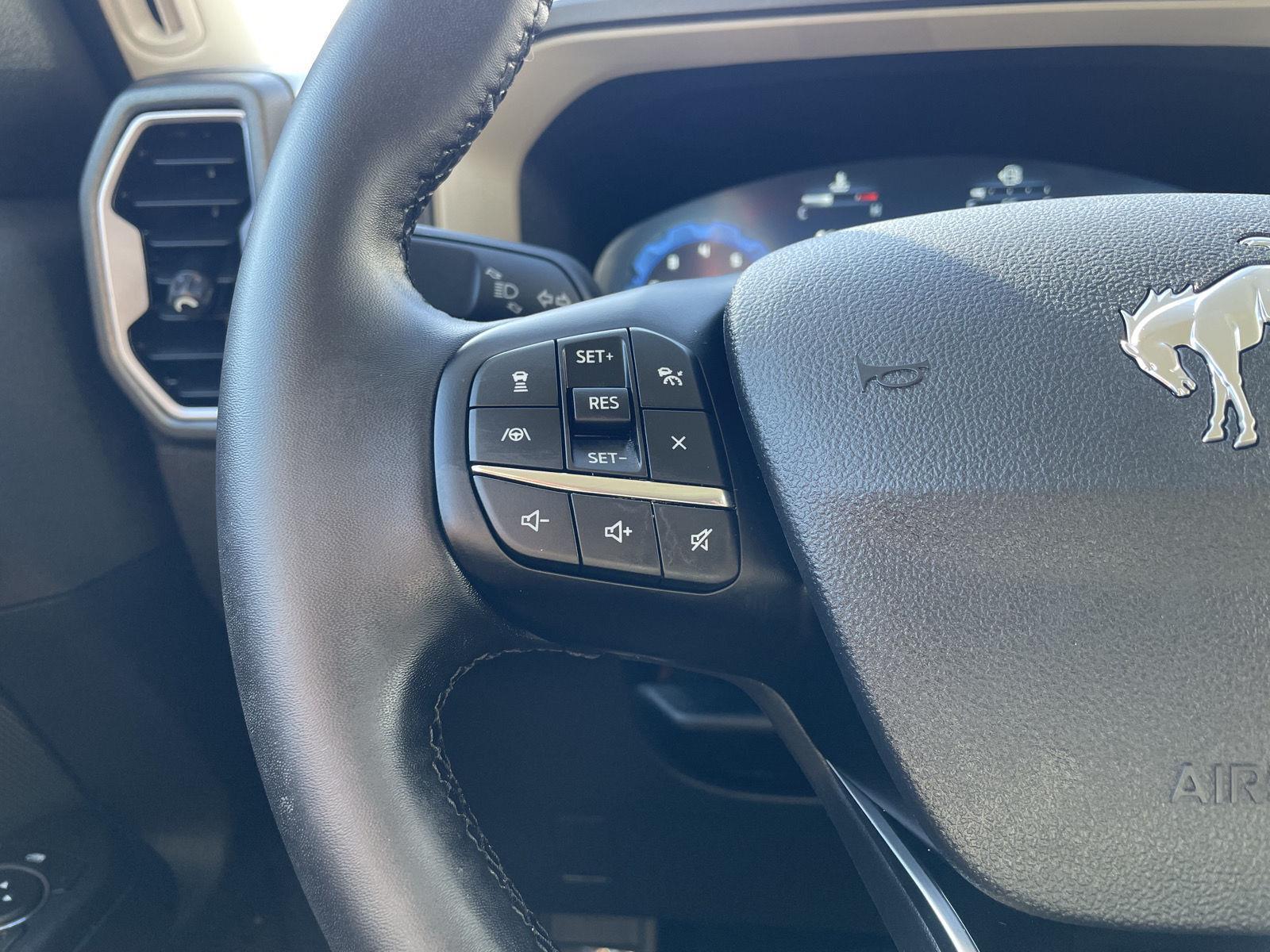 Vehicle photo 13