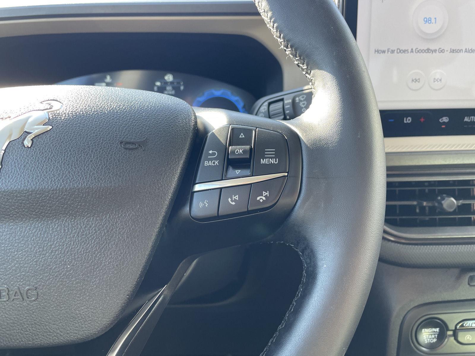 Vehicle photo 14