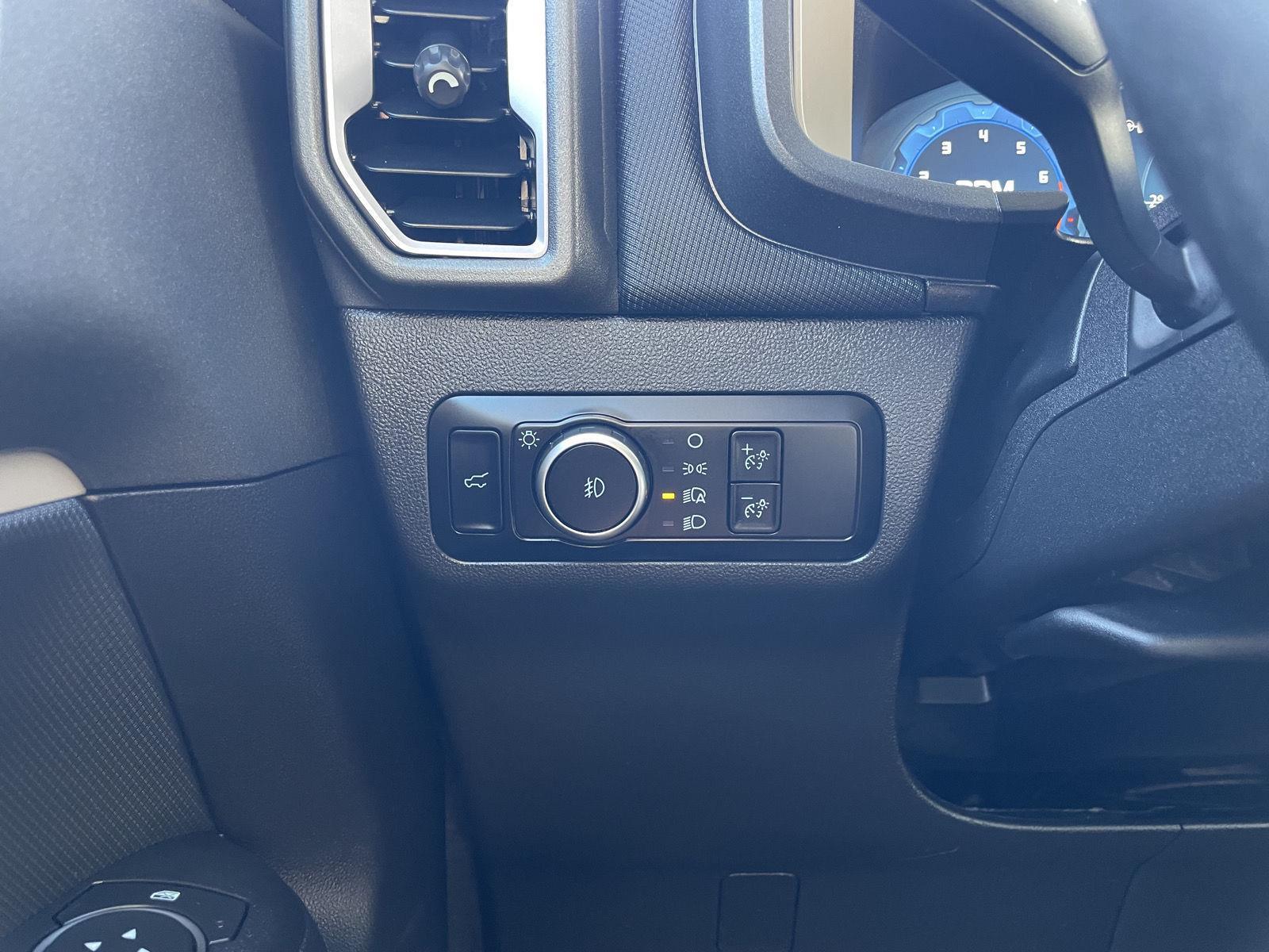 Vehicle photo 16