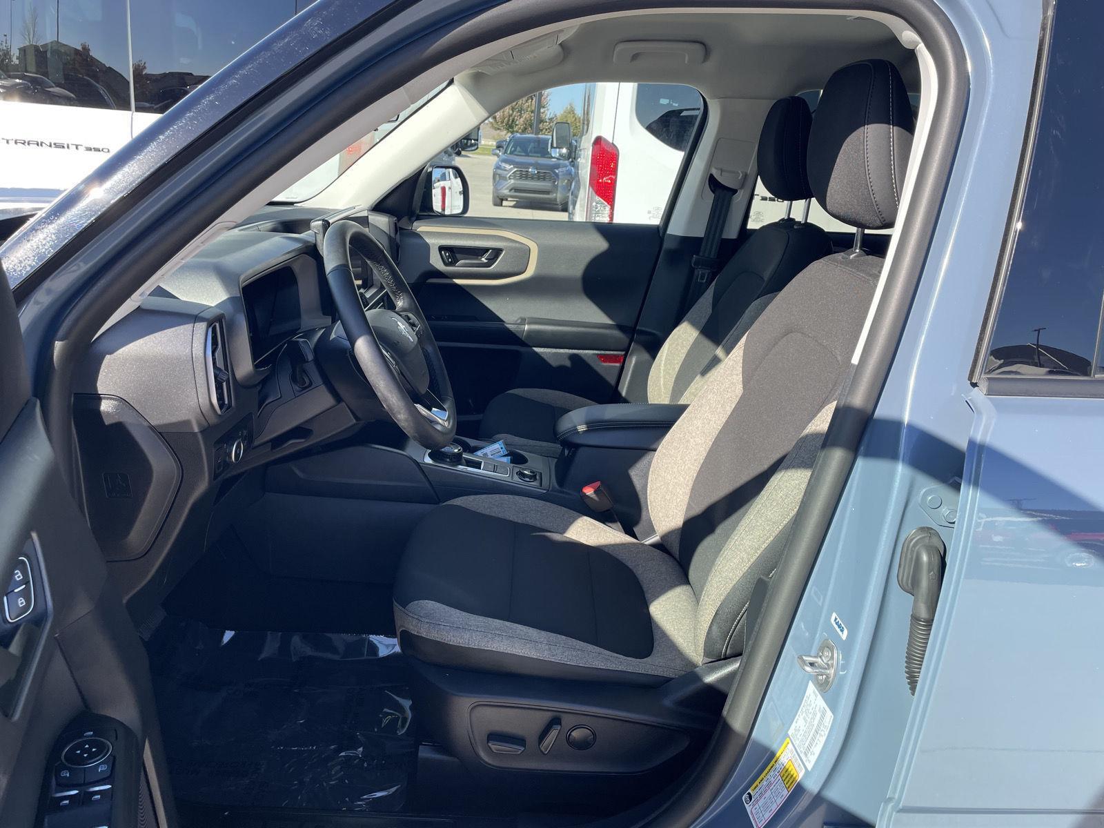 Vehicle photo 17