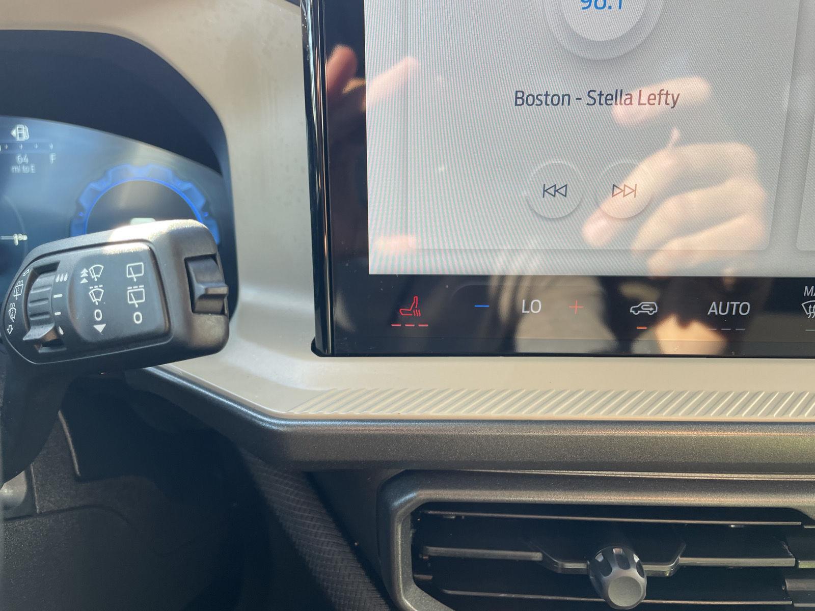 Vehicle photo 24