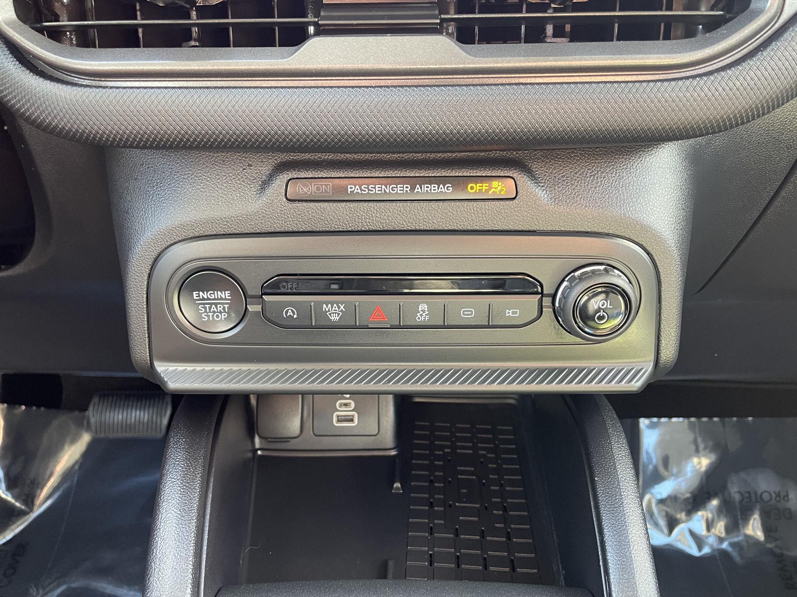 Vehicle photo 25