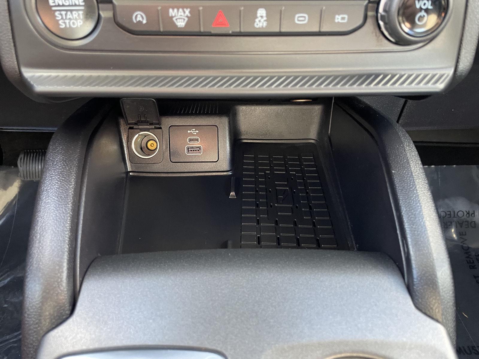 Vehicle photo 26