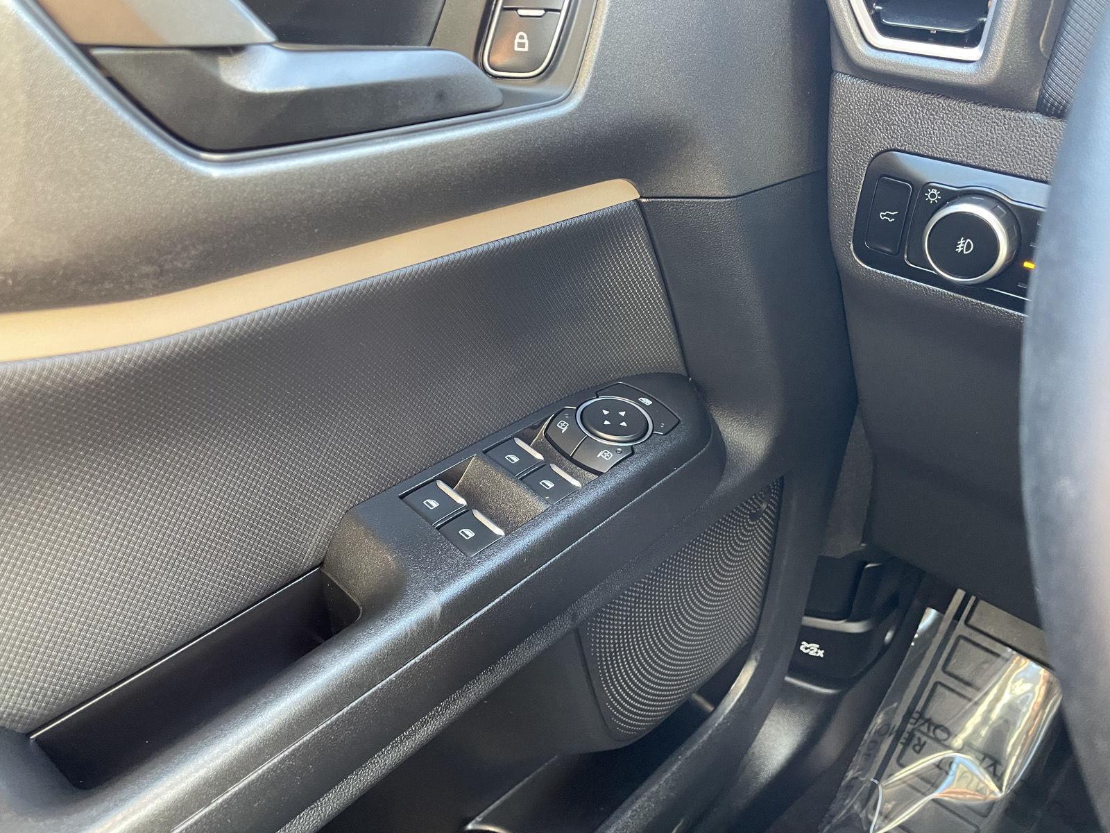 Vehicle photo 27