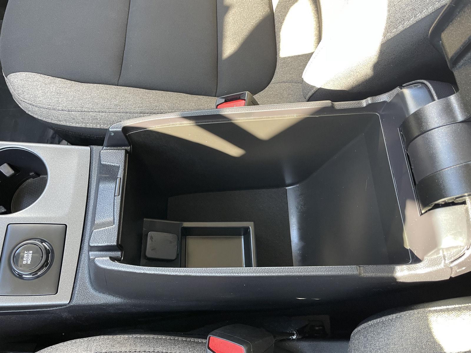 Vehicle photo 29