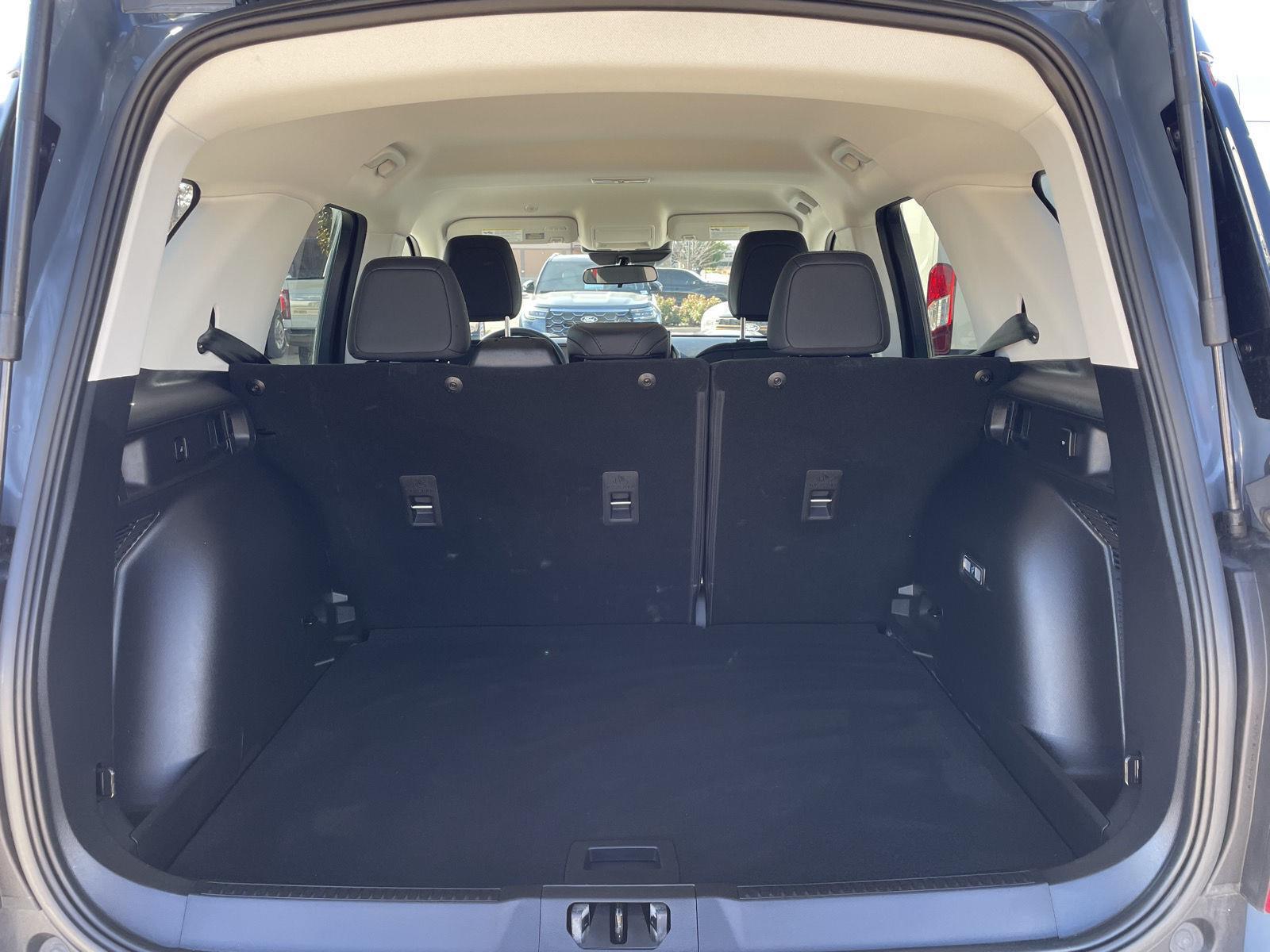 Vehicle photo 33