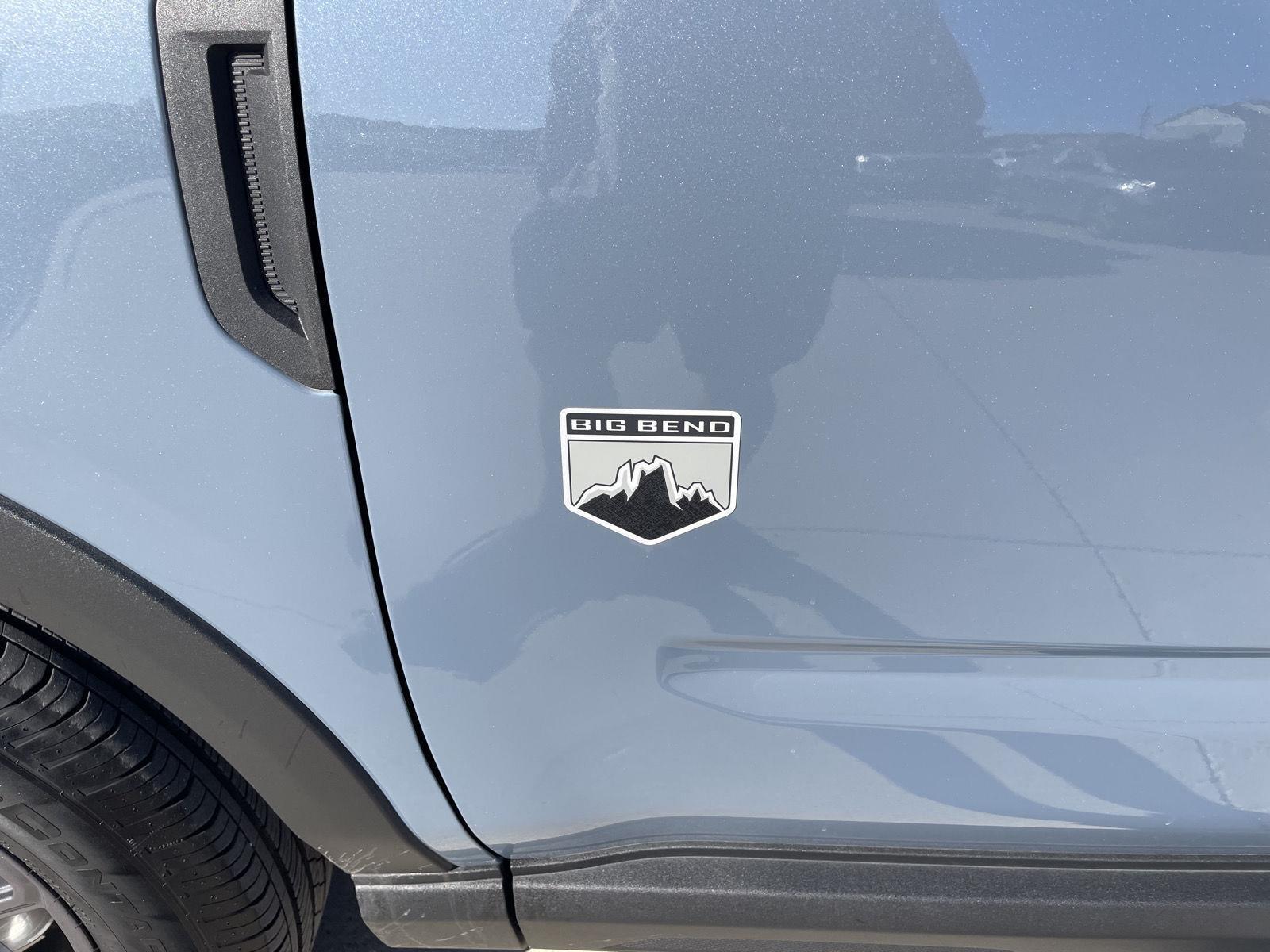 Vehicle photo 35