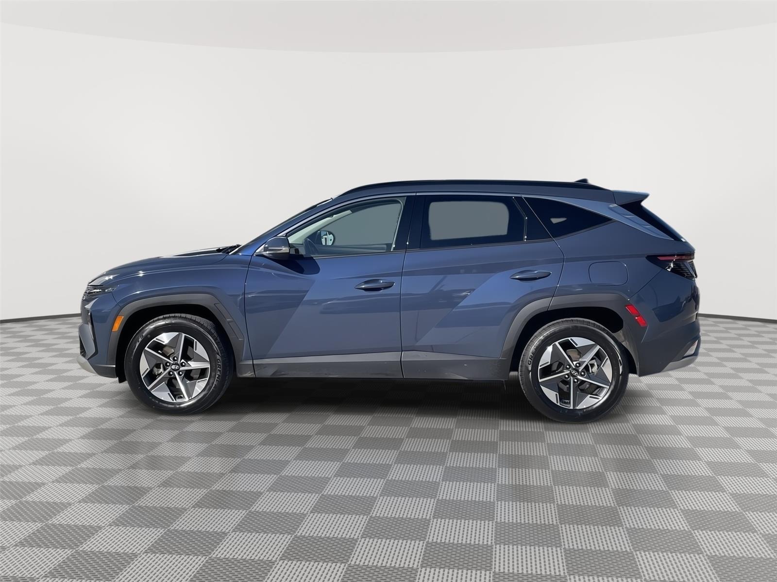 Vehicle photo 2