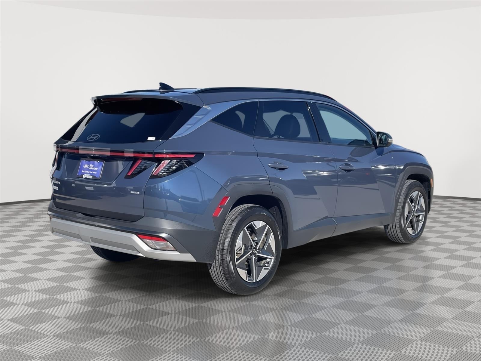 Vehicle photo 7