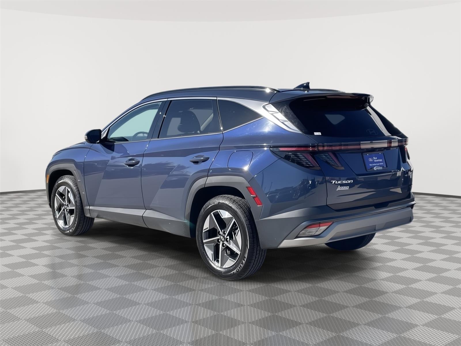 Vehicle photo 9