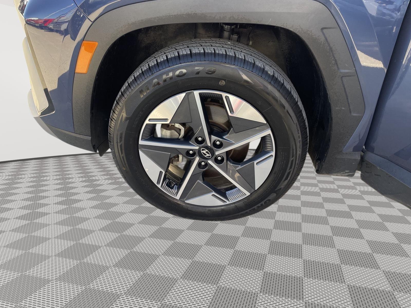 Vehicle photo 10