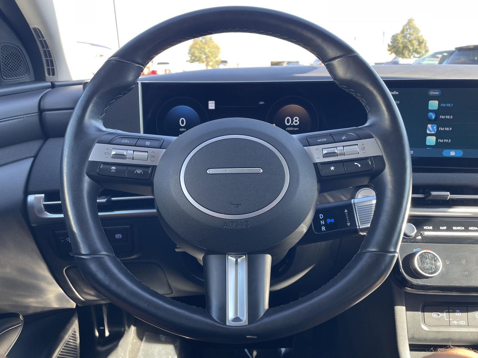 Vehicle photo 12
