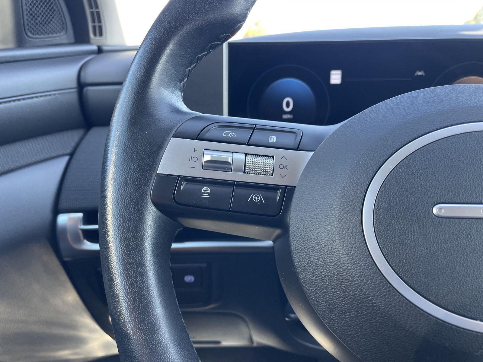 Vehicle photo 13