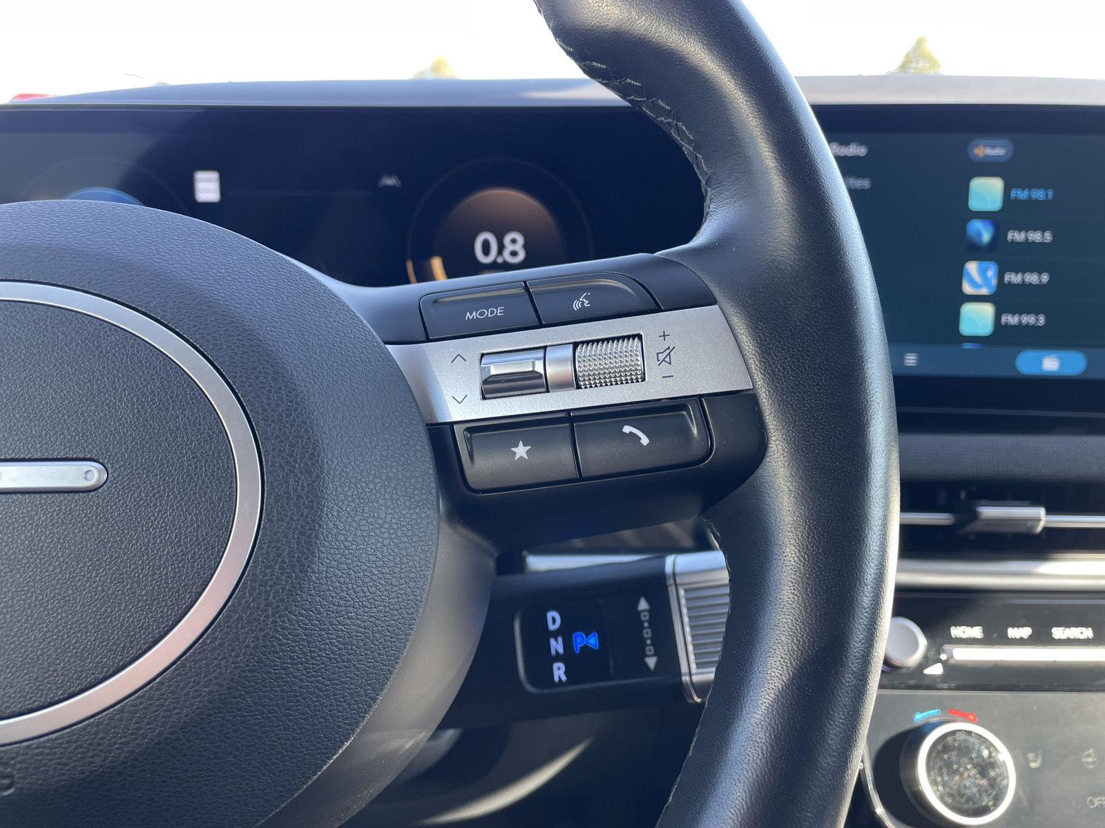 Vehicle photo 14