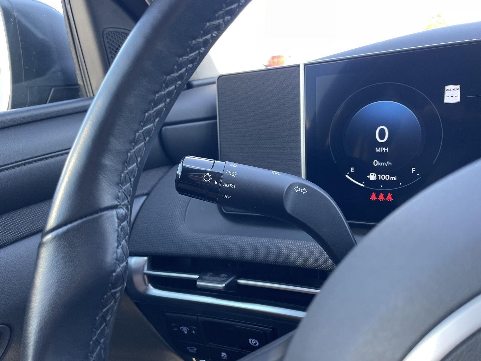 Vehicle photo 16