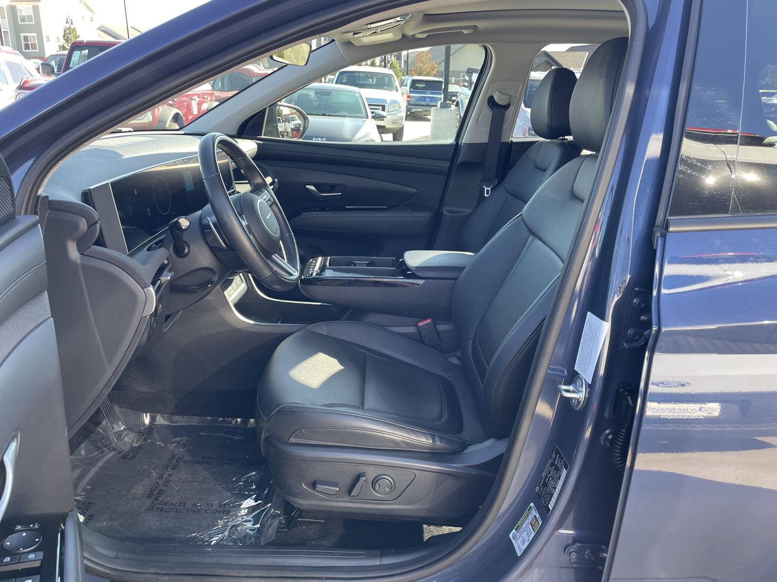 Vehicle photo 17