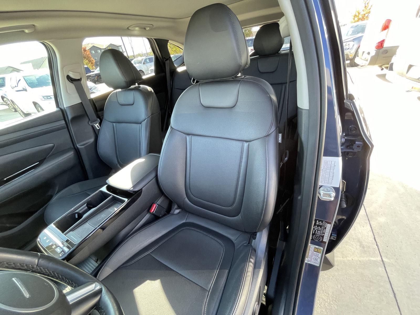 Vehicle photo 18