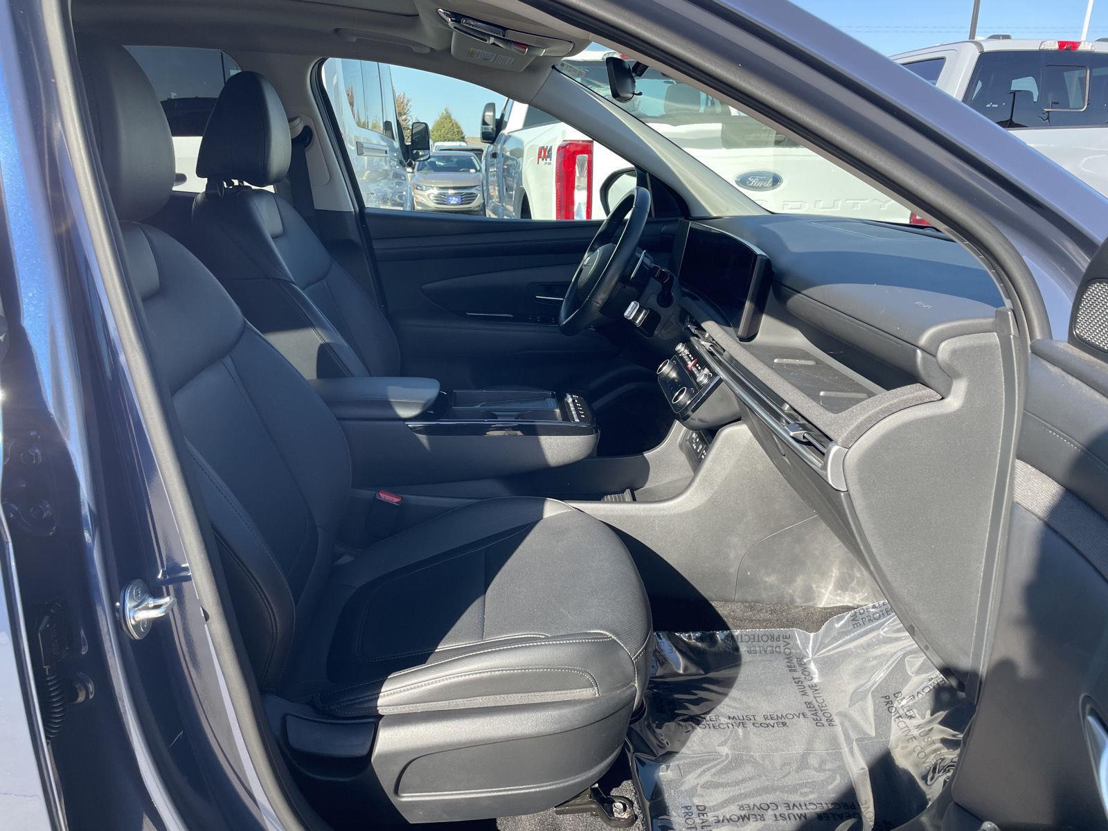 Vehicle photo 19