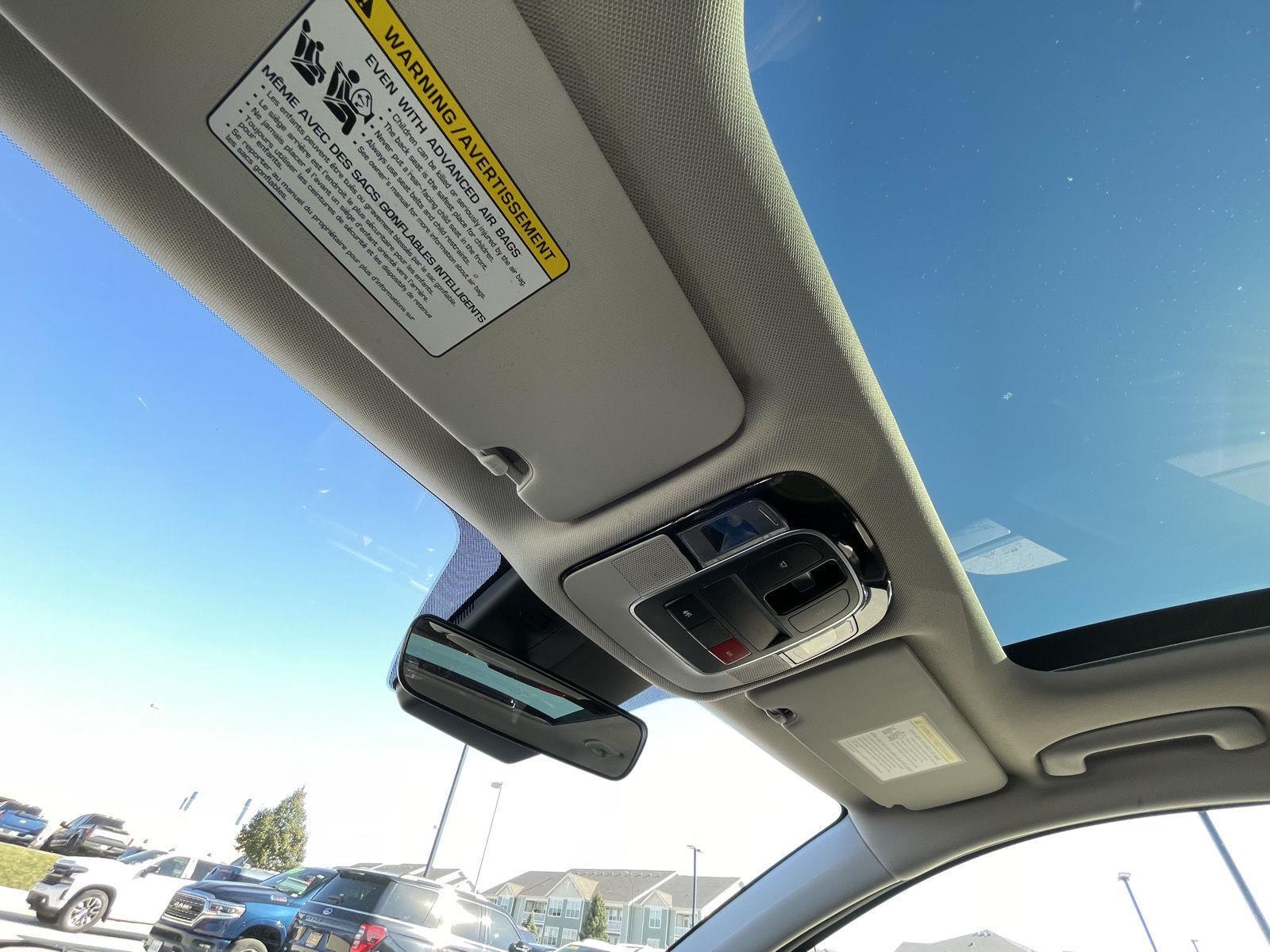Vehicle photo 21