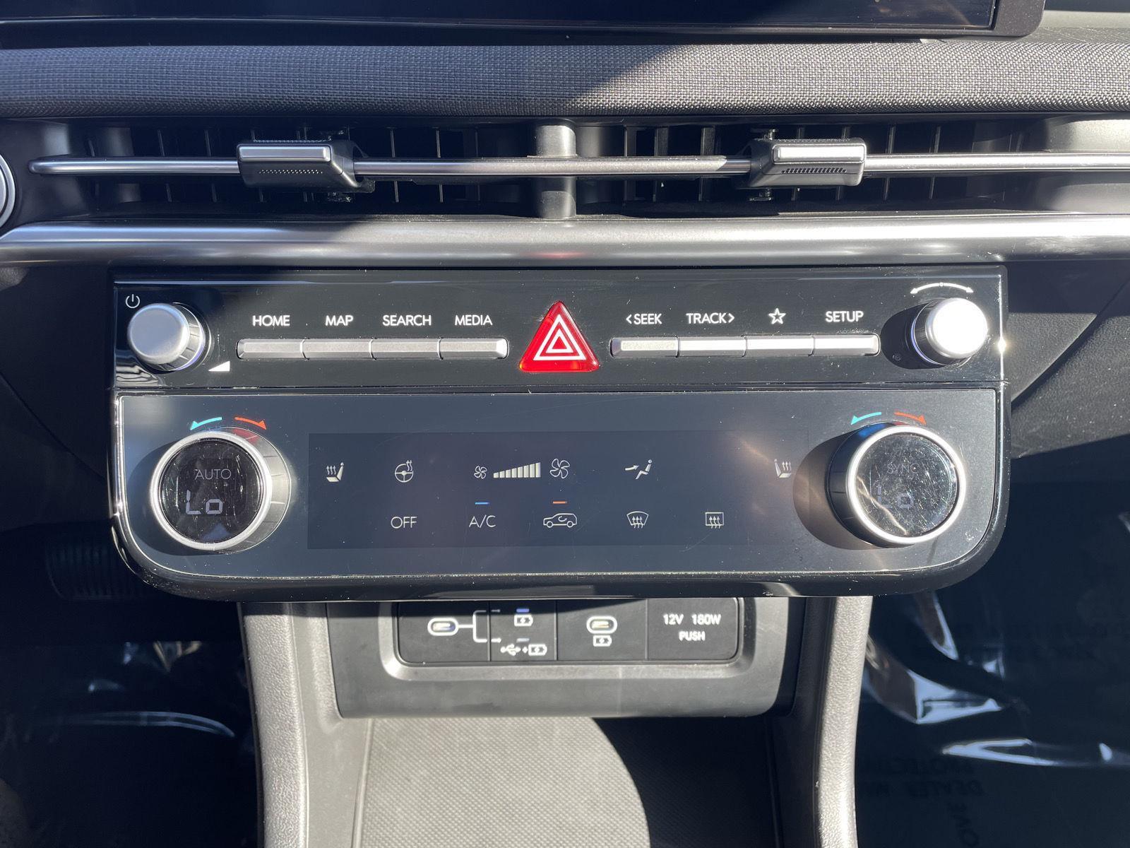 Vehicle photo 26