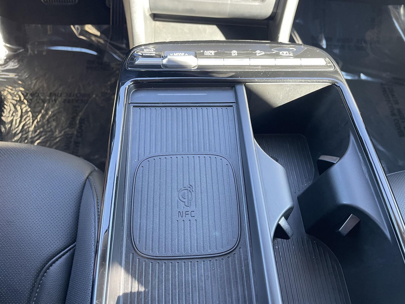 Vehicle photo 29