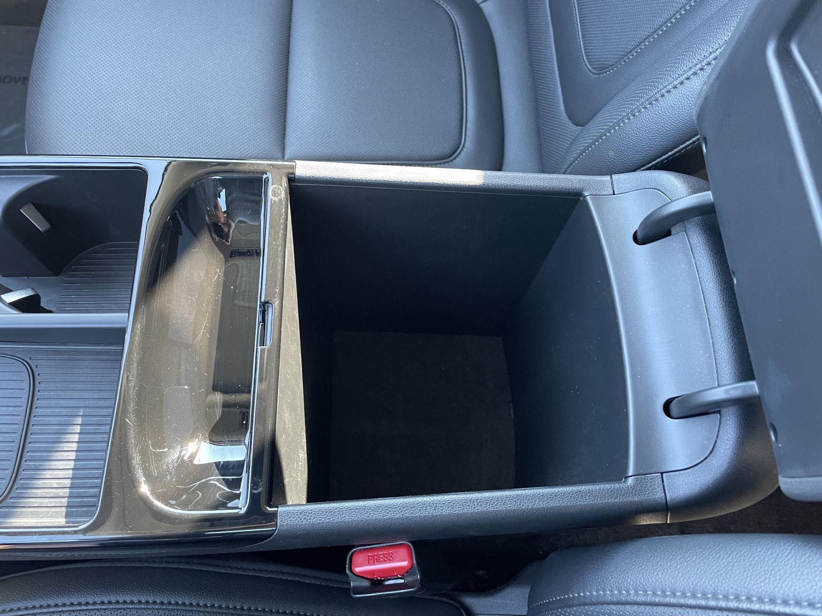 Vehicle photo 32