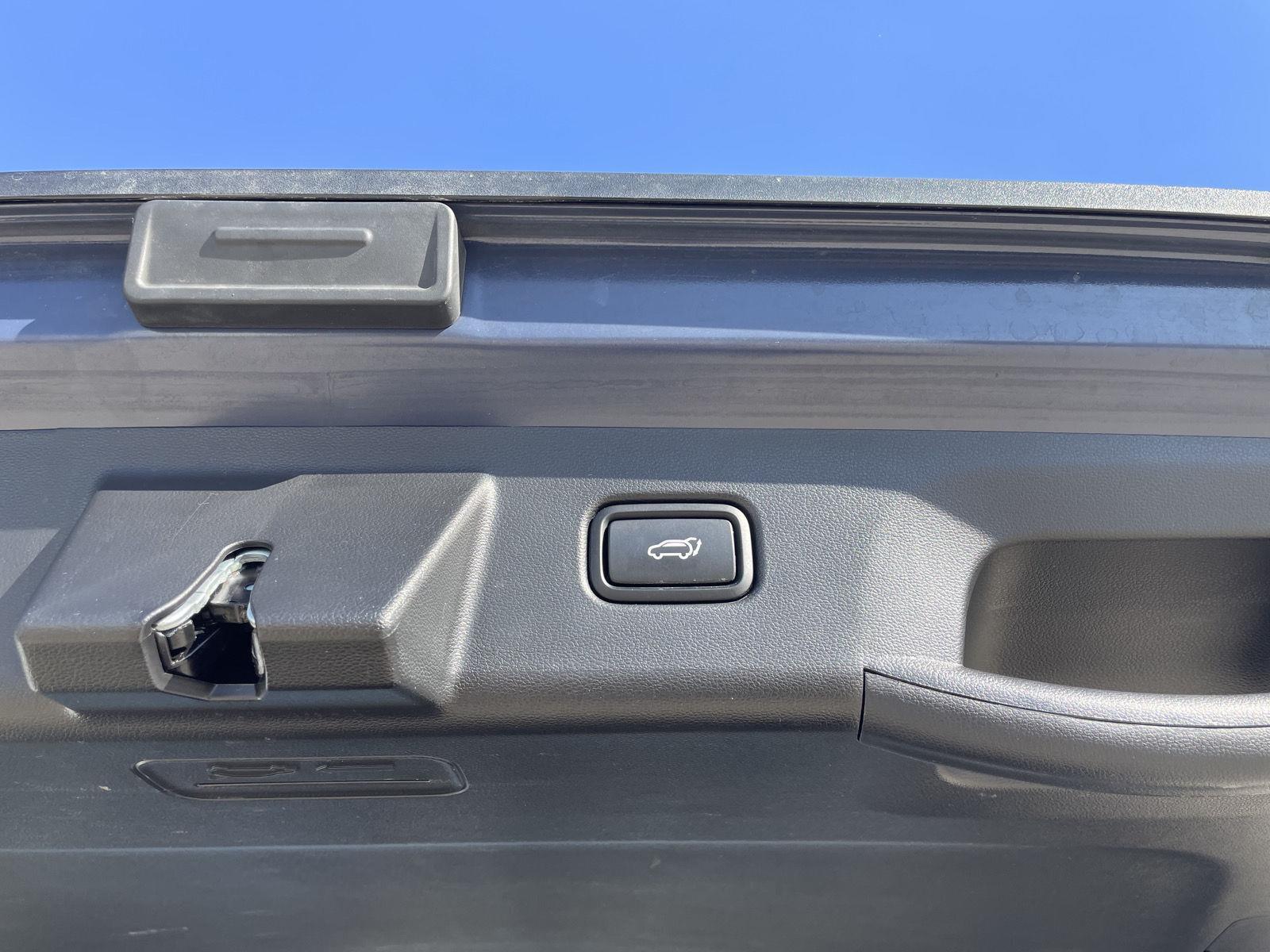 Vehicle photo 37