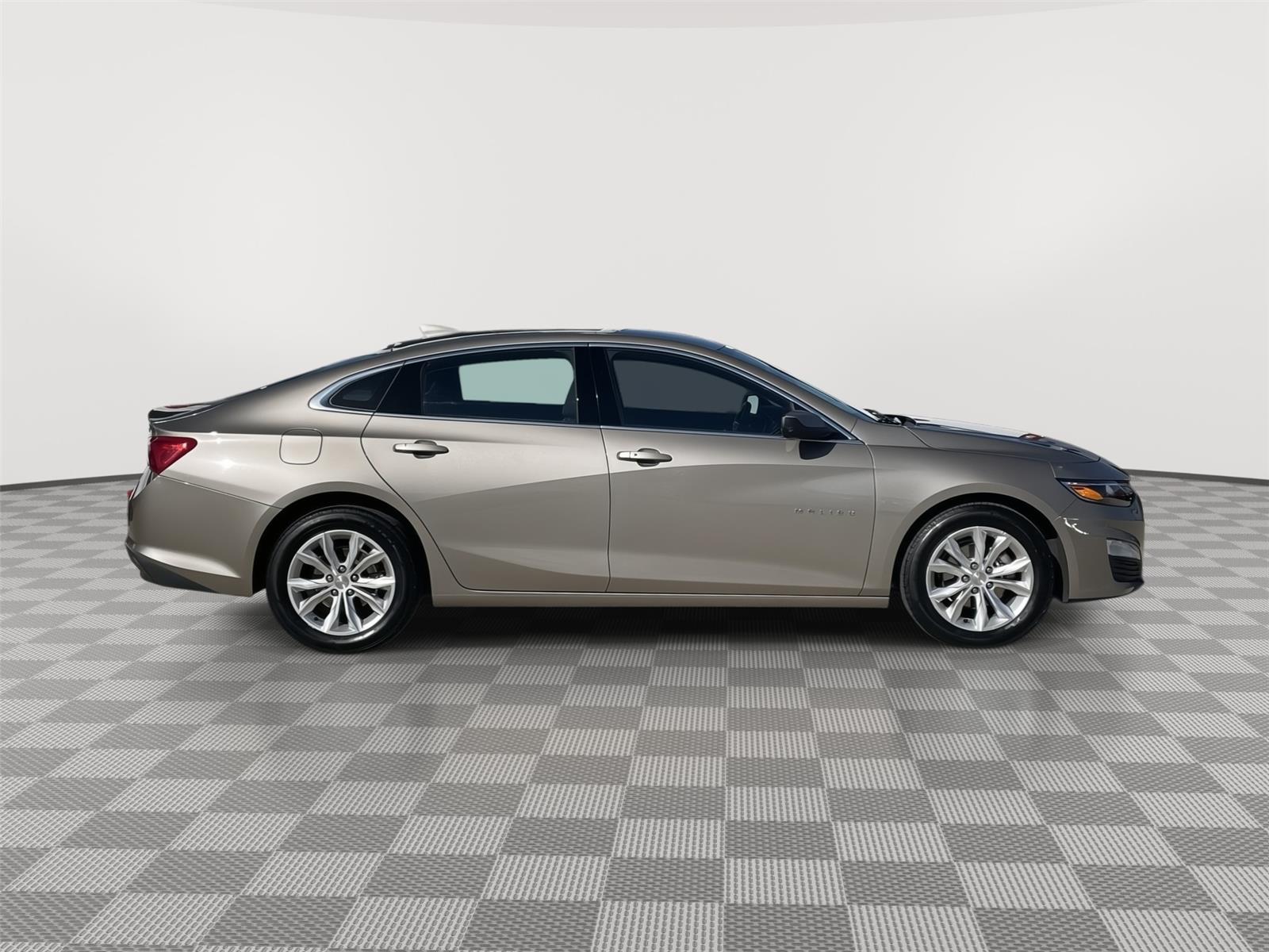 Vehicle photo 6