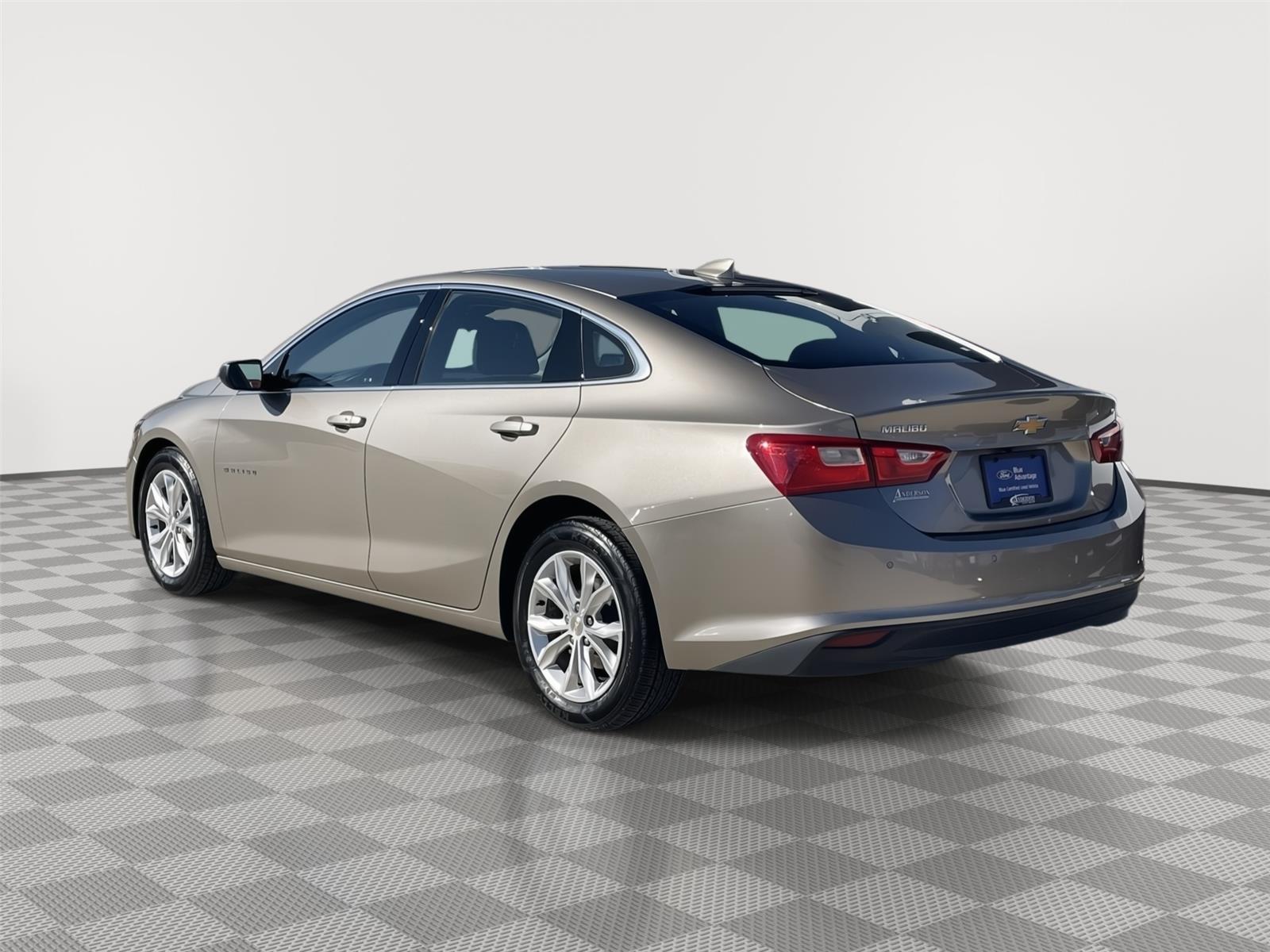Vehicle photo 9