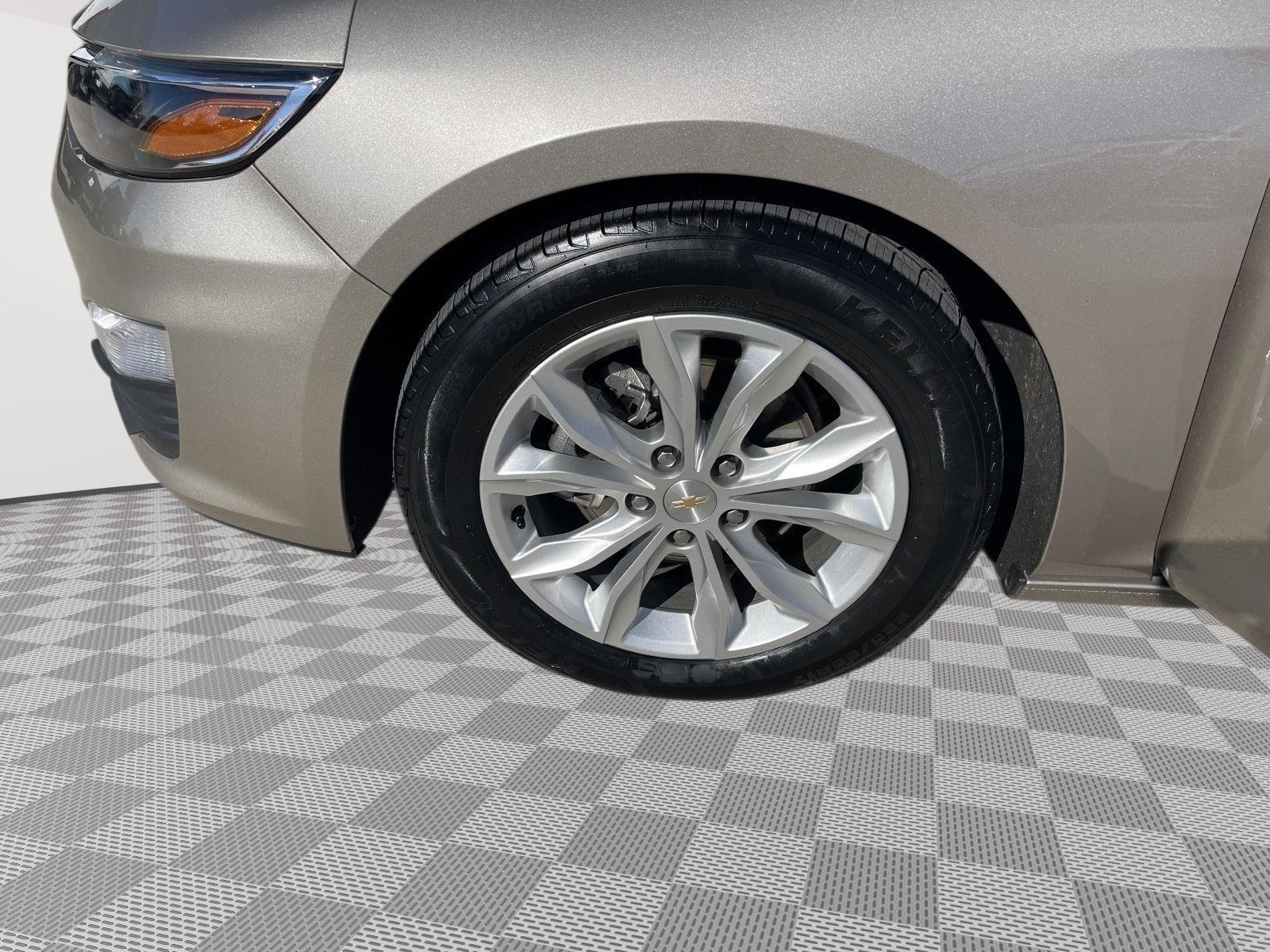 Vehicle photo 10
