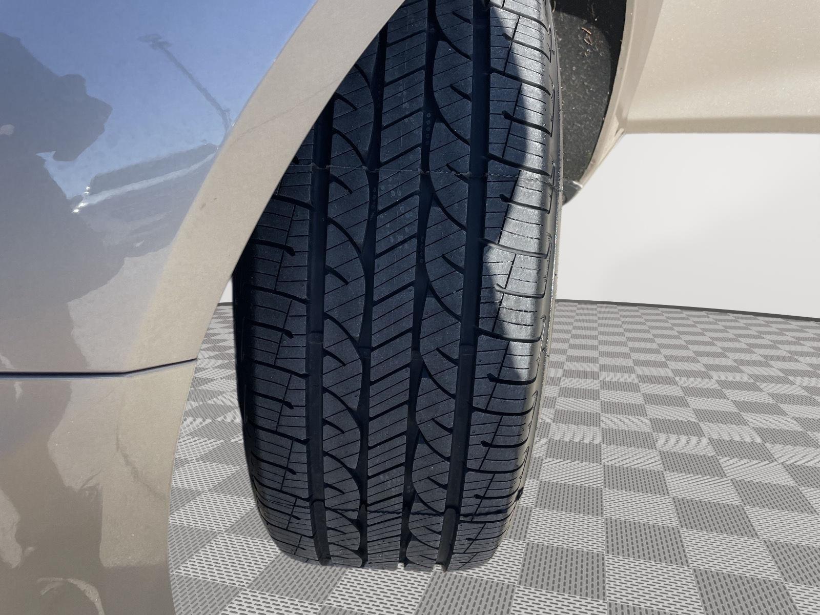 Vehicle photo 11