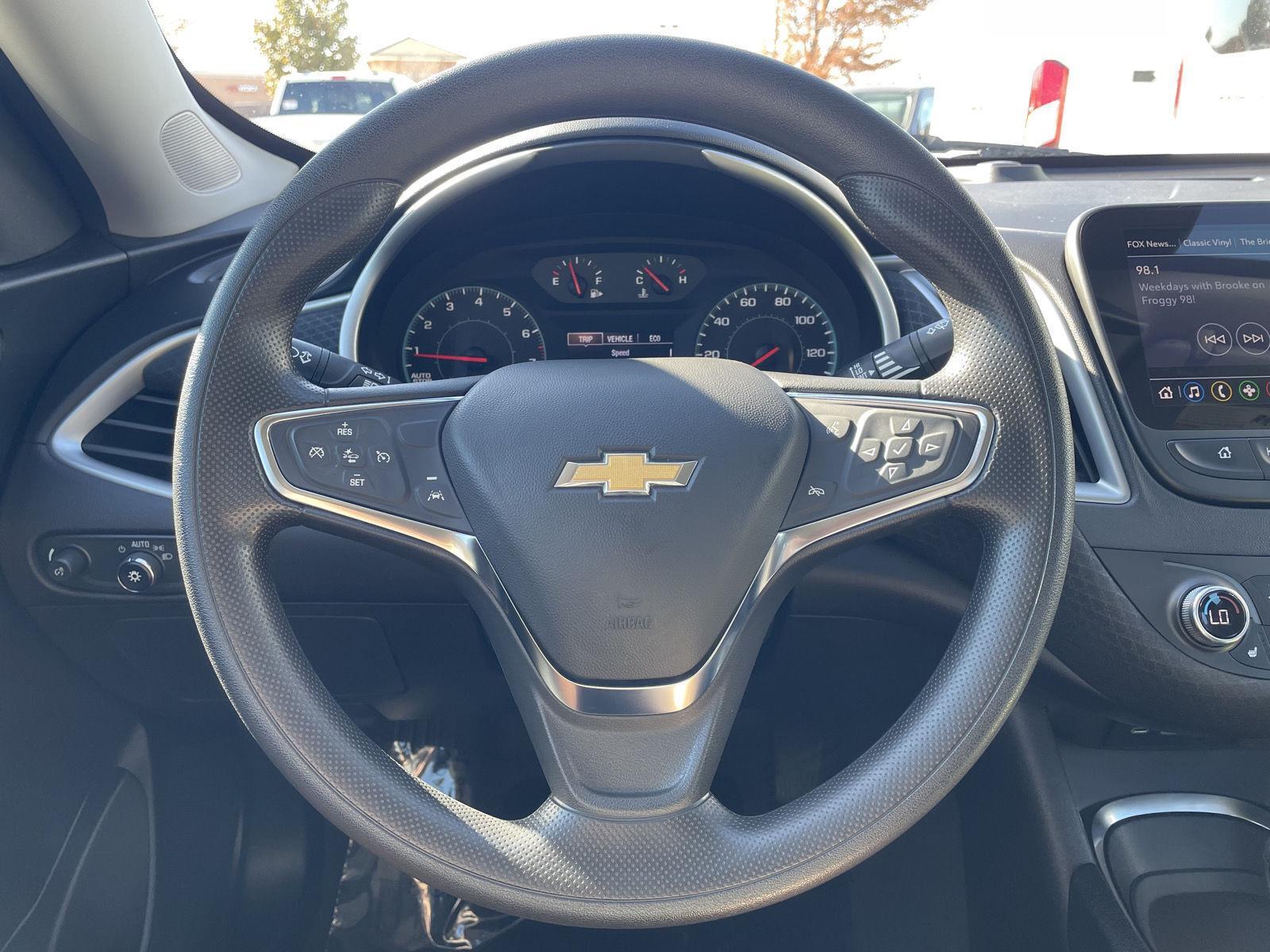 Vehicle photo 12