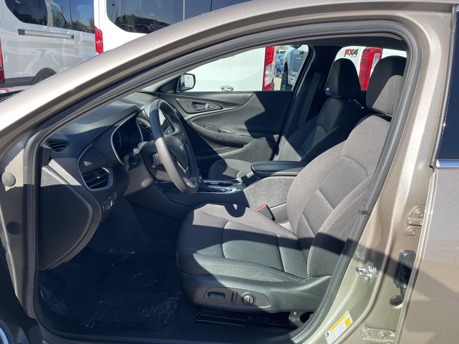 Vehicle photo 17