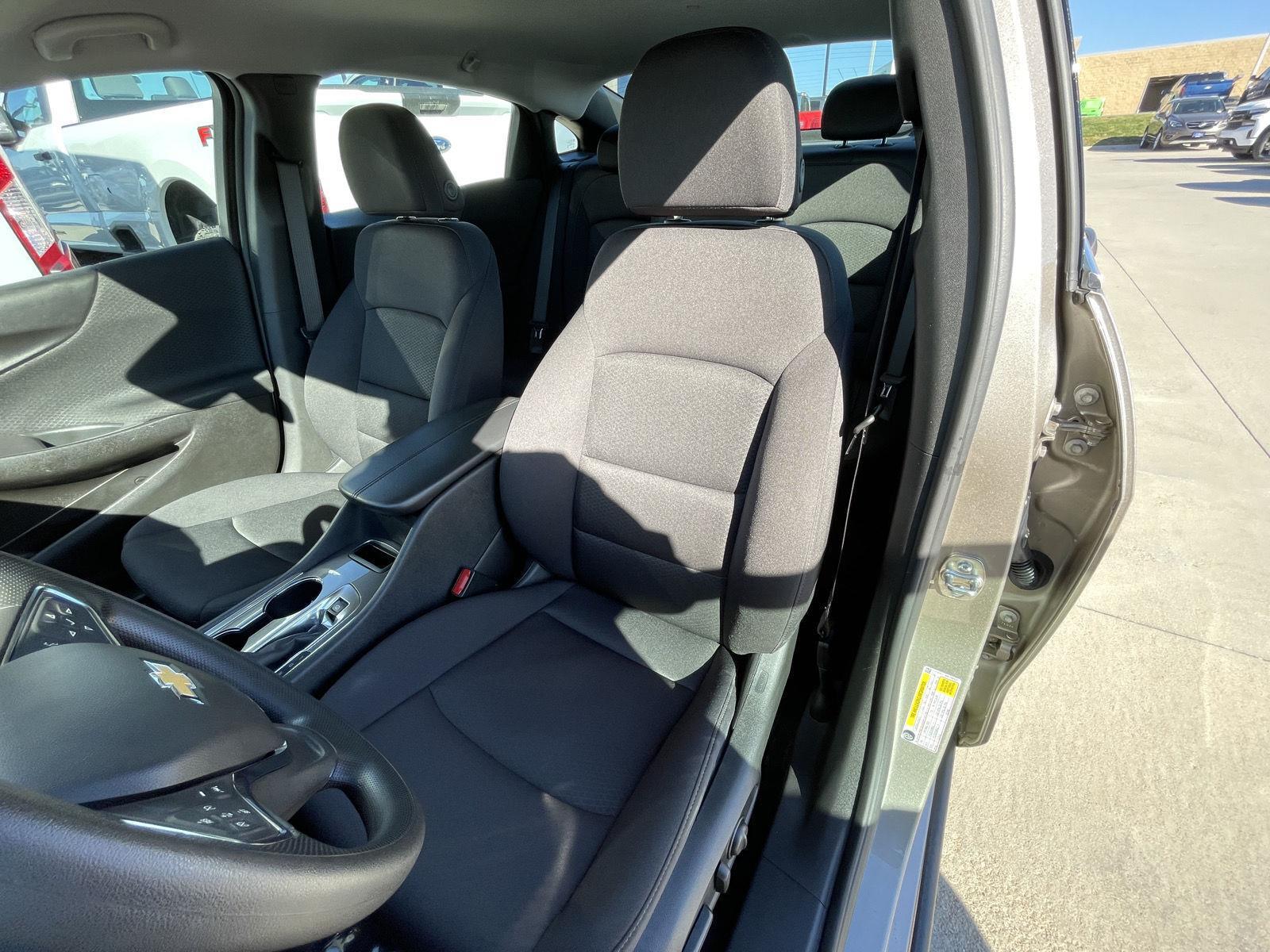 Vehicle photo 18