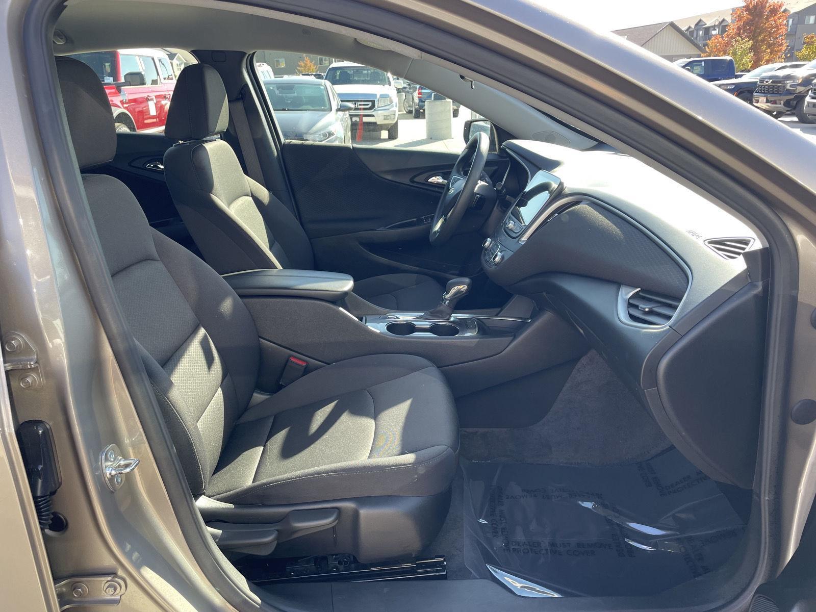 Vehicle photo 19
