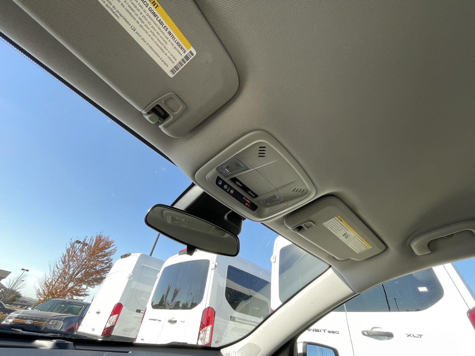 Vehicle photo 21