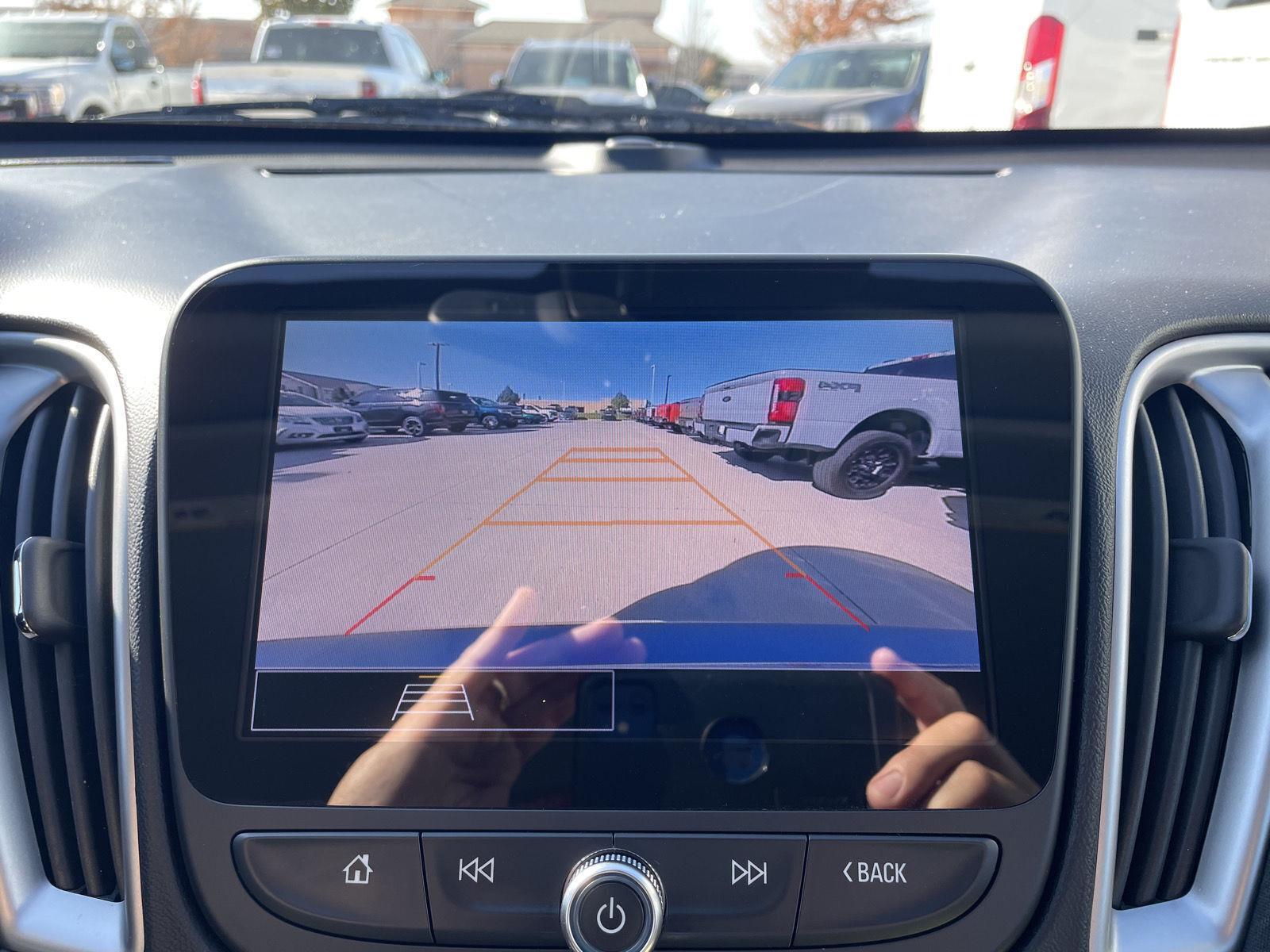 Vehicle photo 23