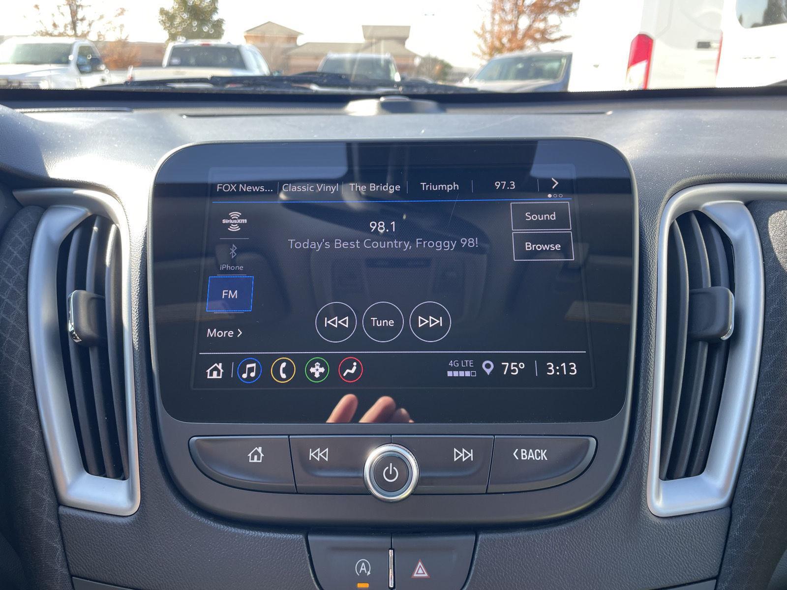 Vehicle photo 25