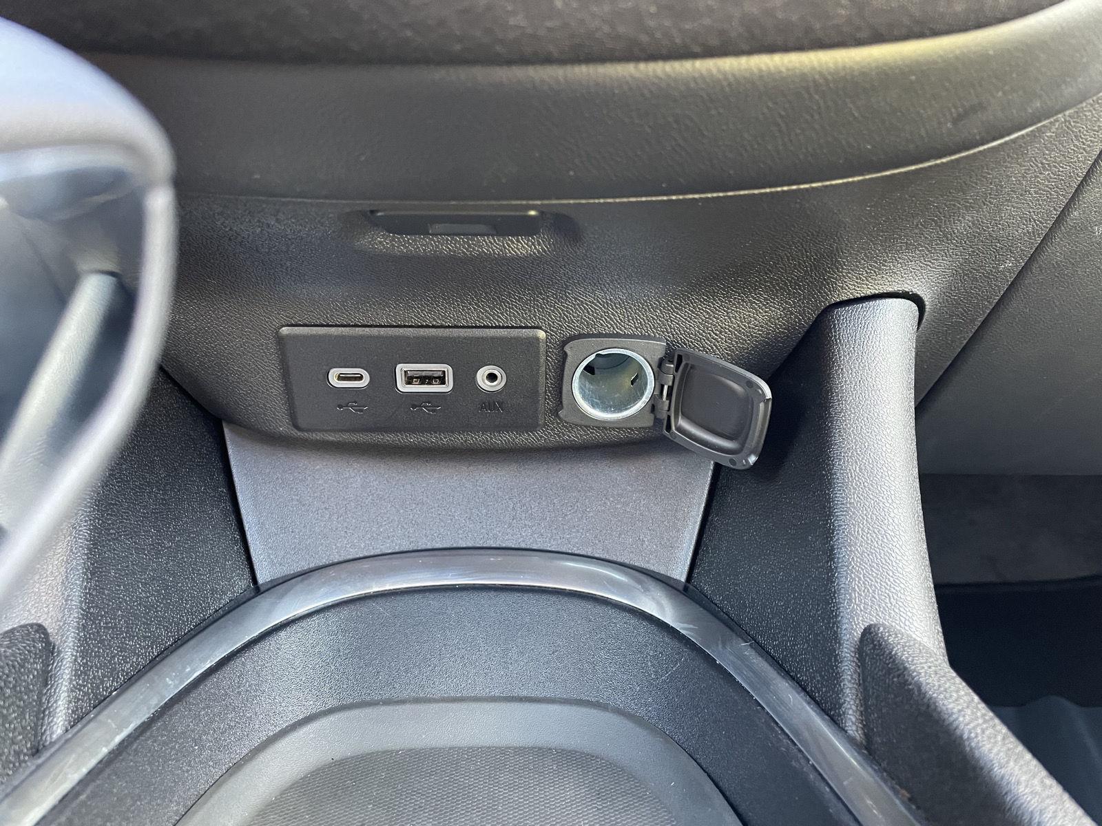 Vehicle photo 28
