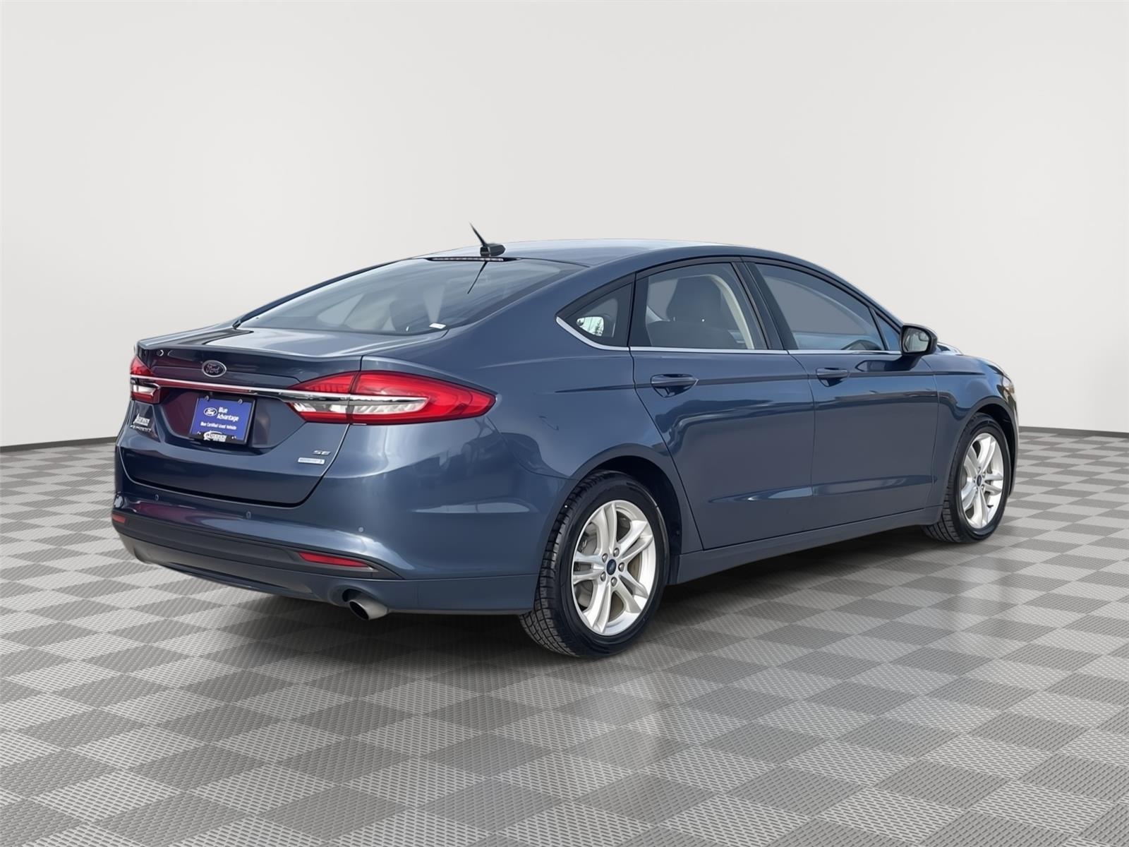 Vehicle photo 7