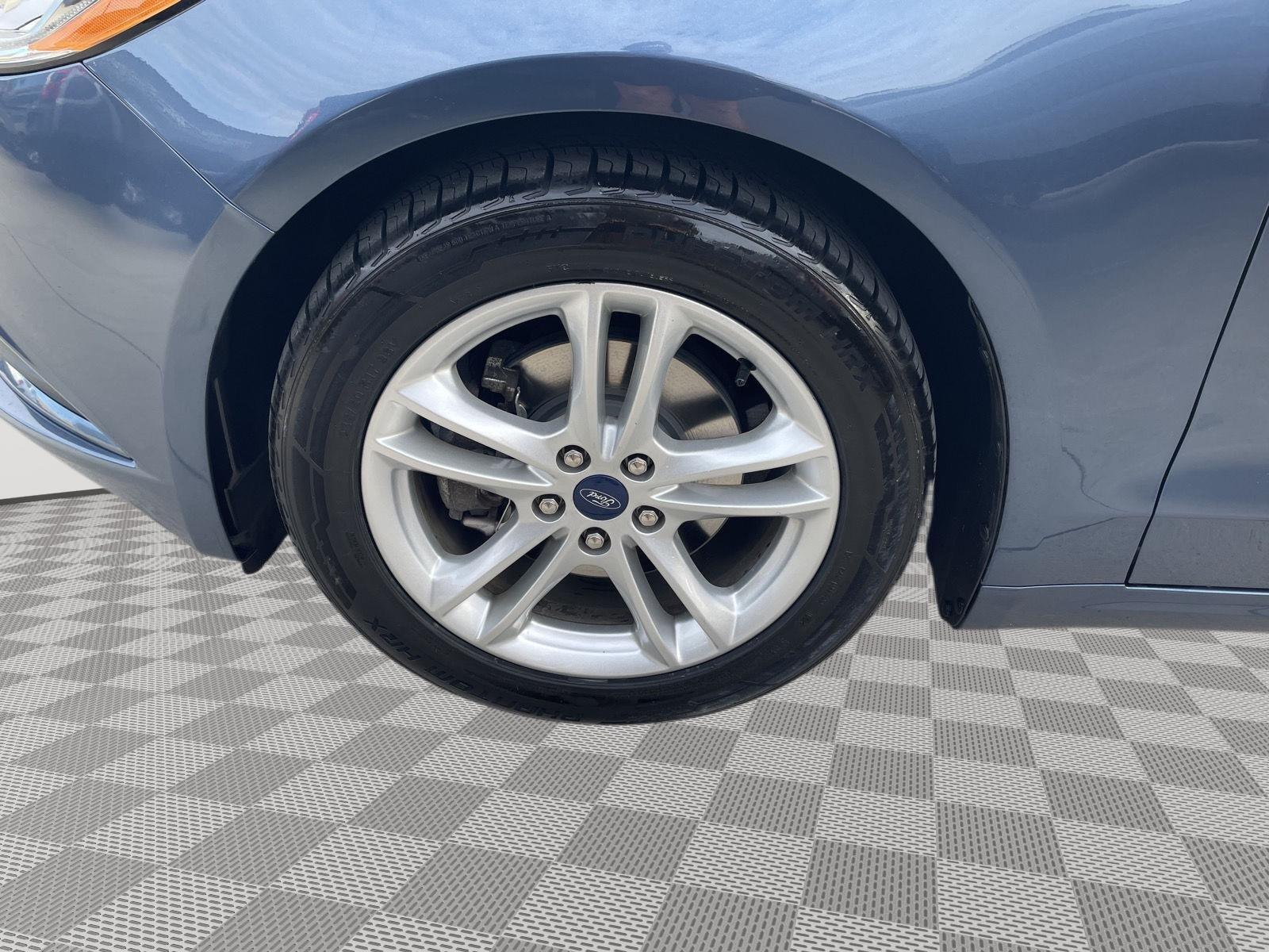 Vehicle photo 10