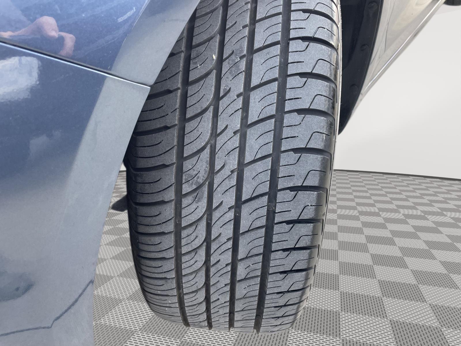Vehicle photo 11