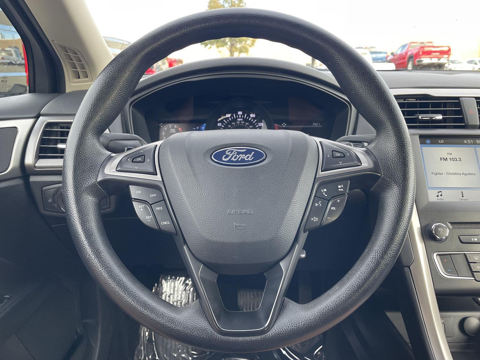 Vehicle photo 12