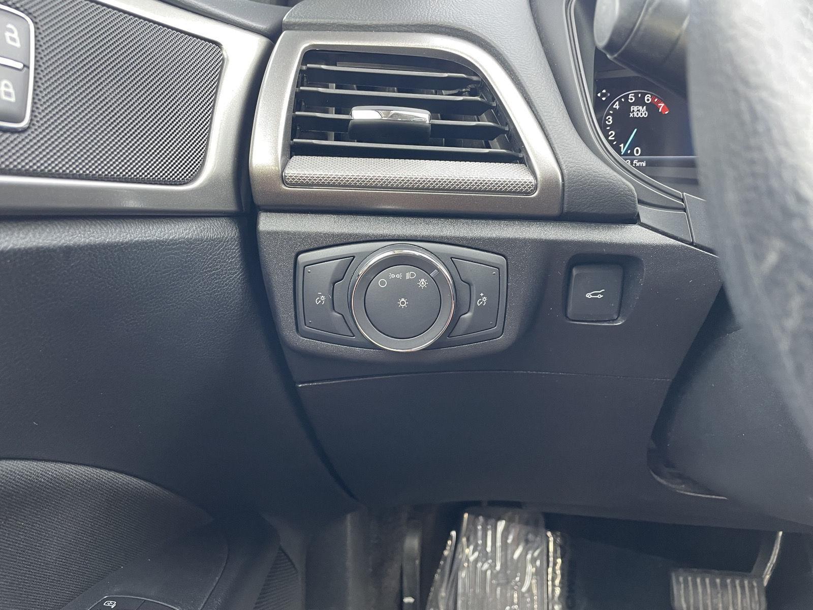 Vehicle photo 16