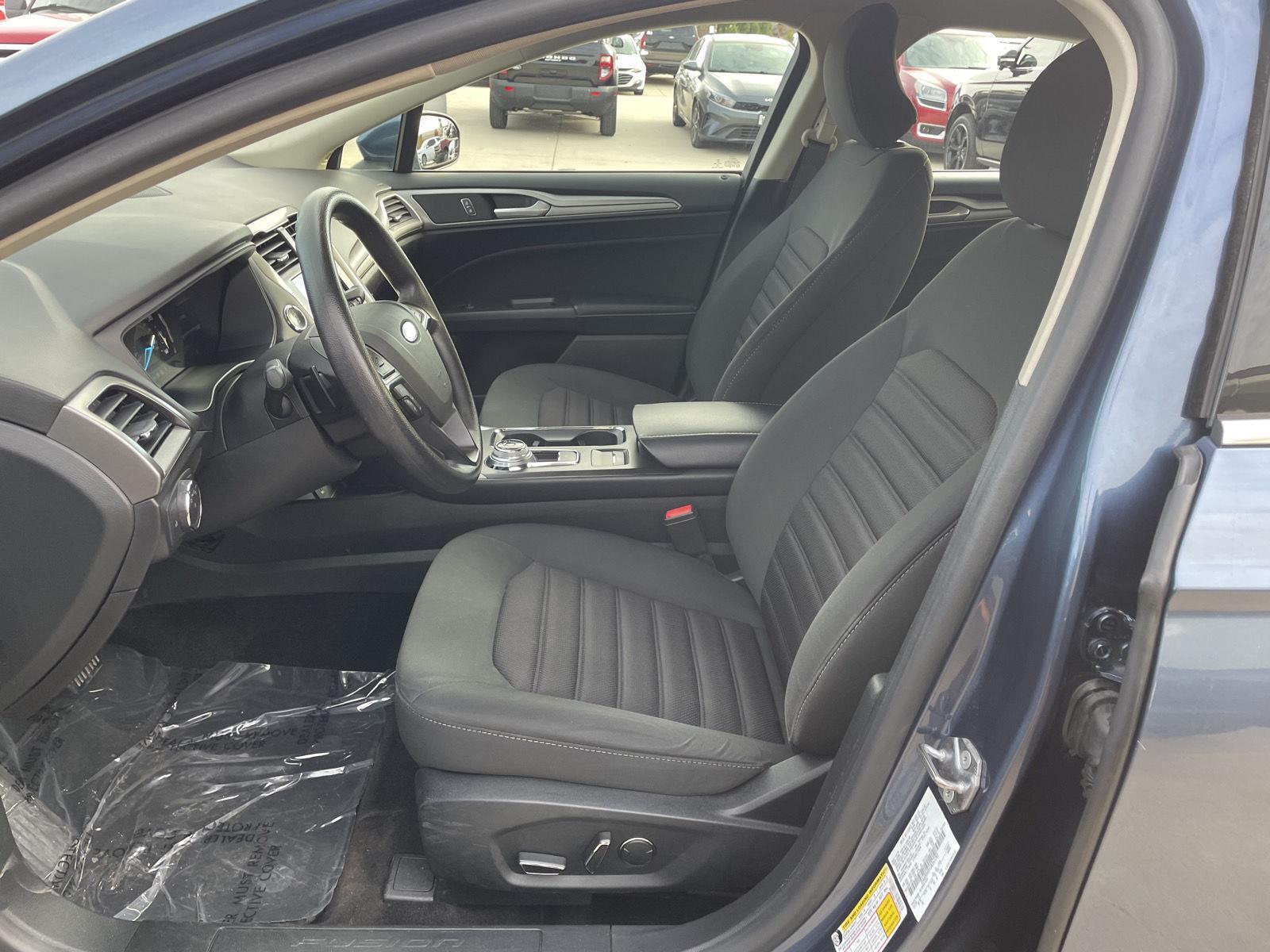 Vehicle photo 17